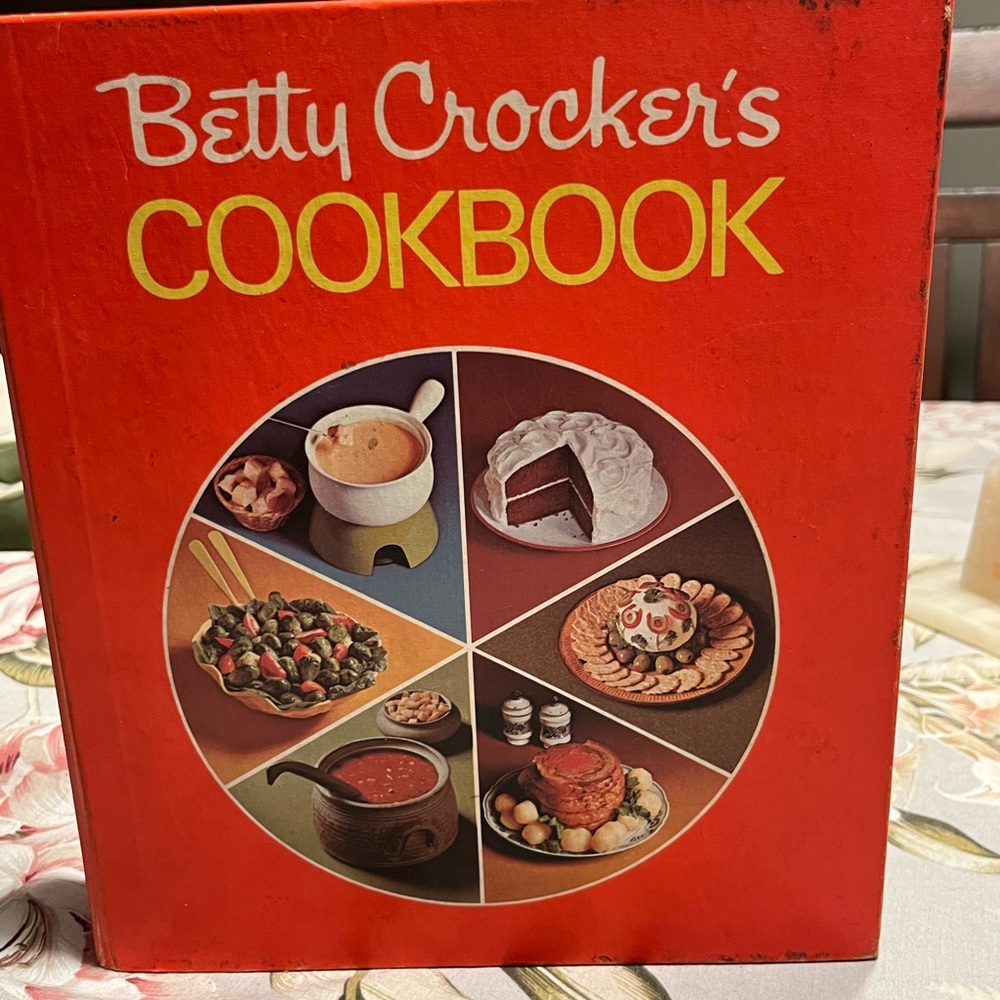 Vintage Betty Crocker's Cookbook 5 Ring Binder Pie Cover 1973